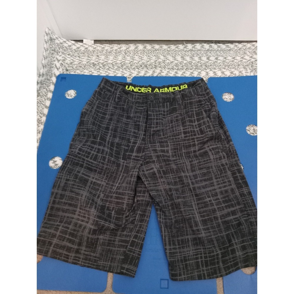 Under Armour Match Play Shorts Boys Size Large Black Plaid Adjustable Waist Pock